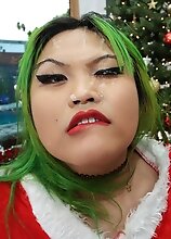 Genesis Green starts giving you a blowjob! After that you fuck that round bubble butt of hers until you cum on her face! Enjoy this Xmas POV hardcore!